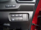 運転席右側に各種スイッチが集約されています!!