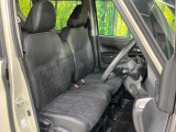 運転席シート廻りは使用感も少なく、良好な状態となっています。前オーナー様が丁寧に使っていたことがよくわかりますね。