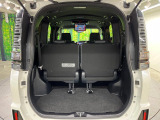 普段のお買い物や通勤、送迎等に十分な荷室スペースを確保しております。セカンドシートを倒すと、大きな荷物の積載も可能です♪