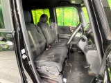 運転席まわりには十分なスペースがあり、大柄な方でもゆったり運転していただける環境です。