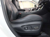 パワーシート搭載。微妙な調整が手軽にでき、ピッタリなポジションで運転することが可能です。