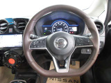 運転が楽しくなる明るく開放的な運転席まわりです。