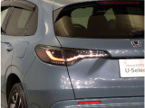 特徴的なデザインで後方からの確認しやすいLEDリアコンビネーションランプ