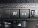 オートマチックハイビームとは、先行車や対向車のライトを認識し、ハイビームとロービームを自動で切り替える機能です。夜道の視界を確保します。詳細は販売店スタッフまでおたずねください。