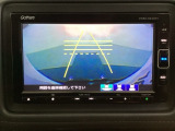 バックでの車庫入れも安心です!リアカメラが付いているバックモニター付のナビを装備しております。操作線もついており距離感も画面から確認できます。