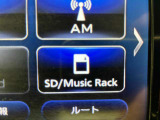 音楽SDカード入ります。