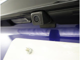 バックカメラが付いているので後方確認が非常にしやすいです。今や運転初心者も熟練者も必須装備!ついていて損はないですね♪