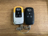 【スマートキー】 スマートキーを携帯していれば、ドアハンドルのボタンを押してロックの解除ができ、パワースライドドアもワンタッチで開閉できます。