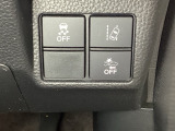 Hondaセンシング用の、VSA(ABS+TCS+横滑り抑制)解除と路外逸脱抑制機能のオンオフスイッチなどはハンドルの右側に装備しています。