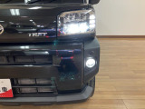 オートライト機能LEDヘッドランプ付きで、大変明るく夜間運転の視界をサポートしてくれます。また、夕暮れ時やトンネル走行時にヘッドランプが自動で点灯してくれます。