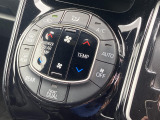 【オートエアコン】一度お好みの温度に設定すれば、車内の温度を検知し風量や温度を自動で調整。暑い&hellip;寒い&hellip;と何度もスイッチ操作をする必要はありません。快適な車内空間には必須の機能ですね♪