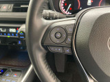運転中、オーディオの操作をしてて、ハッとしたことはありませんか?ステアリングスイッチは、運転中でもハンドルでオーディオの操作が可能です。安全なドライブをサポートします。