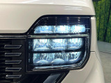 【LEDヘッドライト】悪天候や夜間走行時も良好な視界を確保し安心して運転できる高輝度LEDヘッドライトを装備!点灯速度が早く、消費電力も抑えられています。
