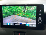 【バックカメラ】駐車時に後方がリアルタイム映像で確認できます。大型商業施設や立体駐車場での駐車時や、夜間のバック時に大活躍!運転スキルに関わらず、今や必須となった装備のひとつです!