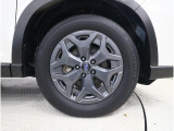 純正17インチアルミホイール装備・タイヤサイズ225/60R17