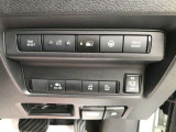 【両側電動スライドドア】狭い場所でもドアを全開にでき、チャイルドロックを使っても運転席のスイッチを操作するだけでドアの開け閉めが可能です。小さなお子様でもボタン一つでスライドドアの開閉可能です。
