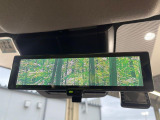【インテリジェントルームミラー】後席の大きな荷物や同乗者で後方が確認しづらい時でも安心!カメラが撮影した車両後方の映像をルームミラー内に表示。クリアな視界で状況の確認が可能です!