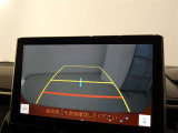 車庫入れや駐車で威力を発揮するのがバックモニター!ナビディスプレイに後ろの様子が映し出されるから安心です。