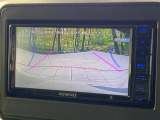 【バックカメラ】駐車時に後方がリアルタイム映像で確認できます。大型商業施設や立体駐車場での駐車時や、夜間のバック時に大活躍!運転スキルに関わらず、今や必須となった装備のひとつです!