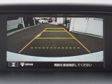 ガイドライン付きバックカメラを装備しているので、慣れない場所での車庫入れも安心です。