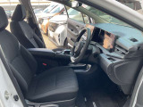 運転席・助手席は、ゆったりと座れるサイズで、長時間の運転でも快適です。