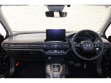 操作性に優れた運転席となります!小物入れや各ボタンの配置にこだわり、使いやすいです!座り心地もよく視認性も良好なのでロングドライブもお任せ下さい!