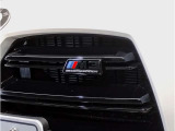 スタイリッシュに研ぎ澄まされたリアビュー。LEDライトがより引き締まったスタイルを実現。急ブレーキ時にはハザードランプ自動点灯し後続車への注意を促します。