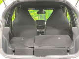 普段のお買い物や通勤、送迎等に十分な荷室スペースを確保しております。セカンドシートを倒すと、大きな荷物の積載も可能です♪