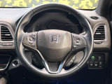 インテリアに合わせたデザインのステアリングは、運転される方のことも考え、運転しやすい形状、大きさです。是非一度、実際に触ってお確かめください。