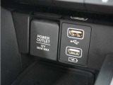 12V電源ソケット、USB接続端子、スマートフォンの充電等にも便利なUSBチャージャーは使いやすい場所に!装備が充実しています♪