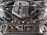 【BMWエンジン】革新的なガソリン・エンジン・テクノロジーによる高性能かつ高効率。レスポンスの良いパワーを発揮。常にスムーズな吸気を実現しアクセル開度にダイレクトに反応しドライビングを楽しく演出。