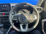 コンパクトで操作性に優れた本革巻きハンドル!音量調節ができ、快適な運転をサポートしてくれます!