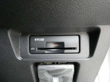 高速道路の料金所もスムーズに通過できるETC。阪神高速はETC使用時に距離料金でお得になります!ビルトインタイプですので、綺麗にスッキリ収まっています。多機能なETC2.0ですよ!!