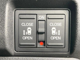【両側パワースライドドア】スマートキーや運転席のスイッチで後席両側スライドドアの開閉が可能♪電動だから力を入れてドアを開ける必要が無く、小さなお子様でも簡単に開け閉めでき快適です♪