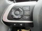 ステアリングリモコン付き。運転中のオーディオ操作が可能なので視線をナビに移したり、ハンドルから手を離さないので危険がなくなり安全です!