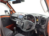 オシャレなインテリアで運転する気分も盛り上がりますよね^^