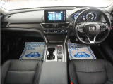 とても握りやすいステアリング!運転手の気持ちがそのまま伝わるかのような反応をしてくれます!小物入れや各ボタンの配置にこだわり、とても使いやすいです !視認性も良好なのでロングドライブもお任せ下さい!