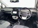 運転席まわりです。 各操作スイッチは使いやすい位置に配置されてます。