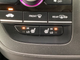 運転席と助手席にはシートヒーターが付いています☆寒い時期に腰周りを温めてくれるので体全体が温まりやすいのは勿論、暖房と違い顔に風が当たらないので、乾燥肌やドライアイの方でも大丈夫☆
