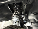 お車を安心してお乗りいただく為には、足回りの定期点検が欠かせません。サービスサポート(有償保証)では無料点検もご提供しており、安心のカーライフをお過ごしいただけるサポート体制が整っています。