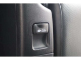車載バッテリーからのDC電源を、AC100Vに変換して家電製品を車内で使えるようにしたコンセント付き電圧変換器付きです!!
