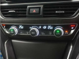フルオートエアコン搭載。好みの温度に設定するだけで、風向や風量を自動でコントロール!いつでも快適な車内環境に。また、体を直接温めるシートヒーター付きで寒い季節も暖かく過ごせます。