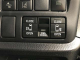 スマートキーや運転席のスイッチで後席両側スライドドアの開閉が可能♪電動だから力を入れてドアを開ける必要が無く、小さなお子様でも簡単に開け閉めでき快適です♪