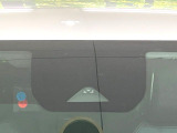 【エマージェンシーブレーキ】走行中に前方の車両等を認識し、衝突しそうな時は警報とブレーキで衝突回避と被害軽減をアシスト。より安全にドライブをお楽しみいただけます。