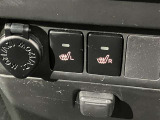 【シートヒーター(運転席・助手席)】寒さが厳しい朝も身体を直接温めることができ、快適に運転できます♪