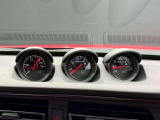 Zならではの3連メーターです!運転席から見てみてください!