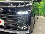 【LEDヘッドライト】悪天候や夜間走行時も良好な視界を確保し安心して運転できる高輝度LEDヘッドライトを装備!点灯速度が早く、消費電力も抑えられています。