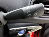【オートライト】車外の明るさに応じて自動的にライトの点灯・消灯をしてくれます