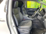 運転席シート廻りは使用感も少なく、良好な状態となっています。前オーナー様が丁寧に使っていたことがよくわかりますね。