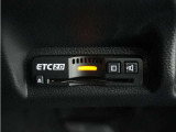 ◆ETC2.0装着◆進化したドライブ体験。料金収受システムだけだったETCが生まれ変わって、高速道路を賢く使うETC2.0に進化しました。多彩な情報サービスが便利で快適なドライブ体験を提供します。